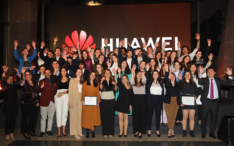 Portuguese Students Receive Scholarships from Huawei
