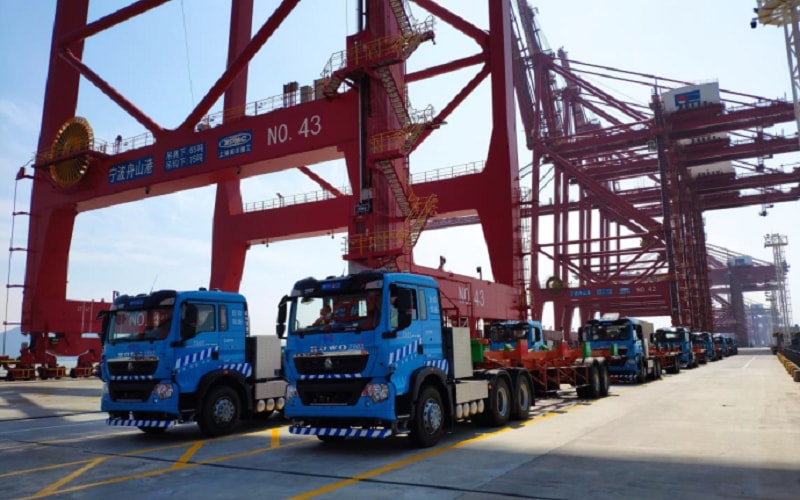 Platooning of 5G smart container trucks