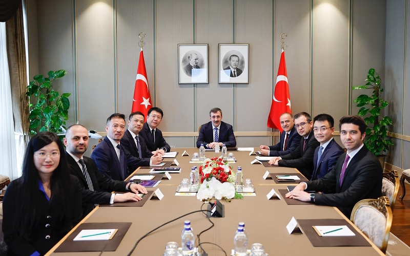 Türkiye Cumhurbaşkanı Yardımcısı Huawei heyetiyle görüştü
