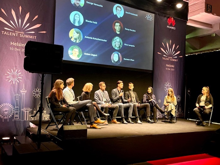 panel-discussion-at-huawei-talent-summit