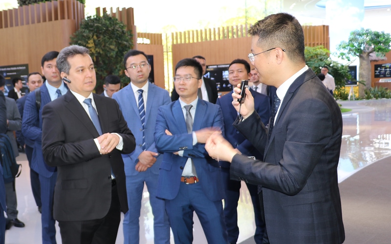 vizit ministerstva tsifrovyh technologiy uzbekistana v huawei sheznhen